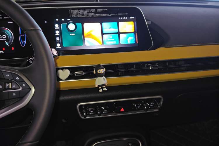 Used ORA Good Cat GT 2023 Mulan Edition 401km Prestige Version Audio And AC Panel