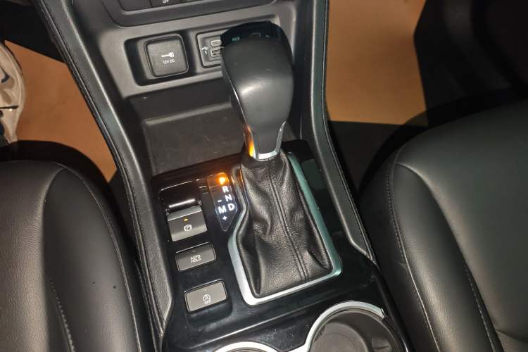 Used Jeep Commander 2018 2.0T Two-Wheel Drive Enjoyment Version China VI Emission Standard