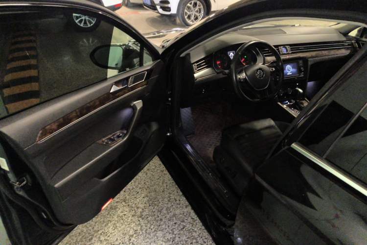 Used Volkswagen Magotan 2018 Facelift 330TSI DSG Luxury Model Driver Seat