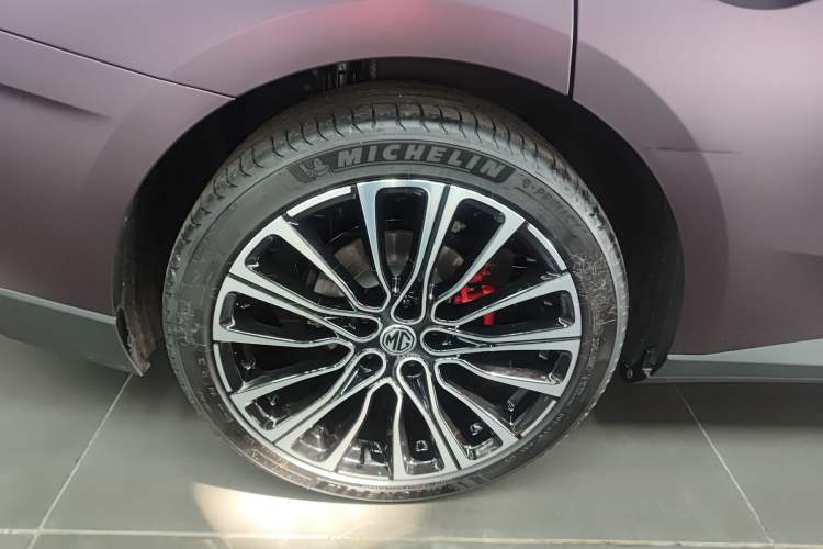 Used MG 7 2025 2.0T 405 AT Luxury Edition