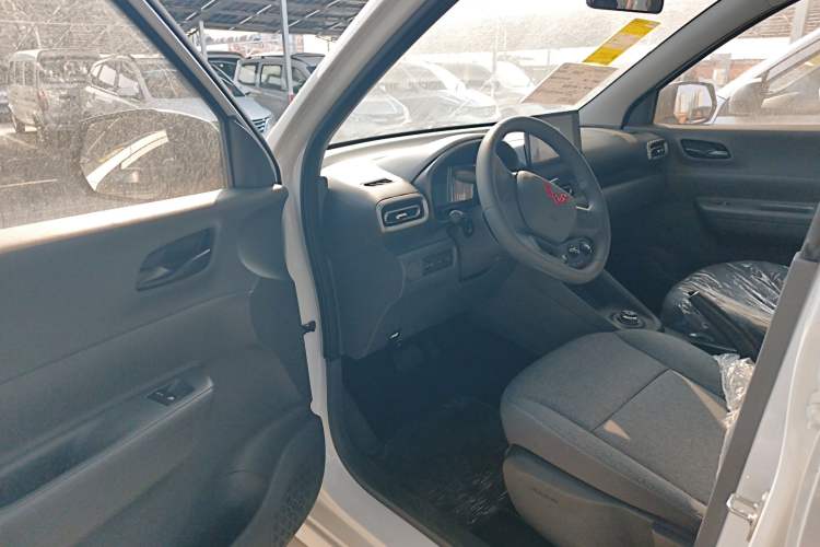 Used Wuling Hongguang New Energy 2024 All-Electric Model 300KM Standard Version
