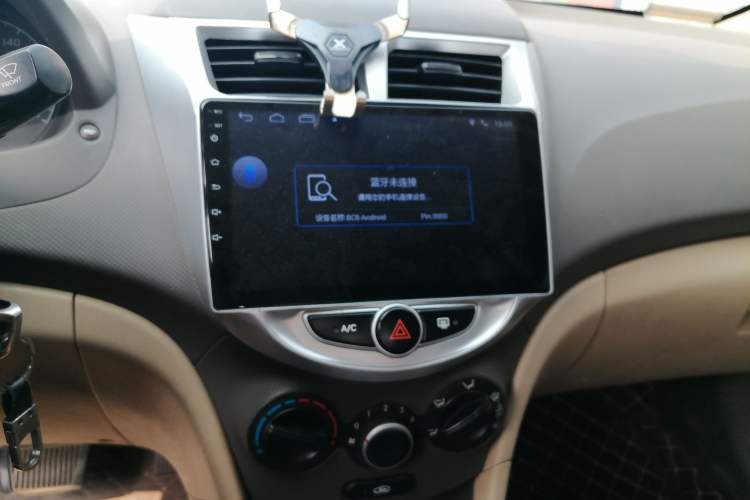 Used Hyundai Verna (older generation) 2010 Sedan 1.4L Automatic Comfort Model GS Audio And AC Panel