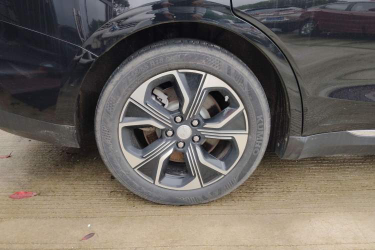 Used Hongqi E-QM5 2021 Charging Version Flagship Edition Right Rear Wheel Hub