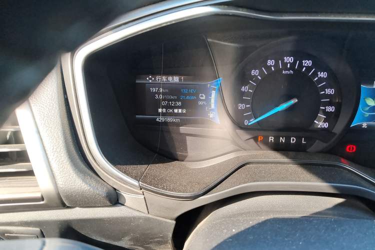 Used Ford Mondeo New Energy 2018 2.0 PHEV Smart-Controlled Fashion Edition China VI Standard Odometer Close Up