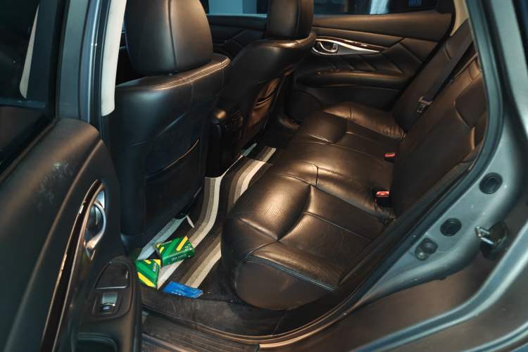 Used Infiniti M Series 2011 M25 Comfort Model