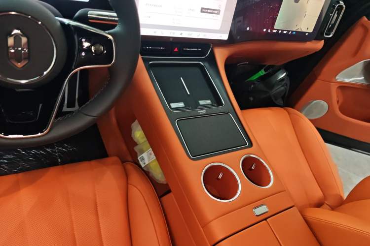 Used Hima AITO M8 2025 Extended-Range Max+ Version 53.4 kWh 5-Seater Edition Audio And AC Panel