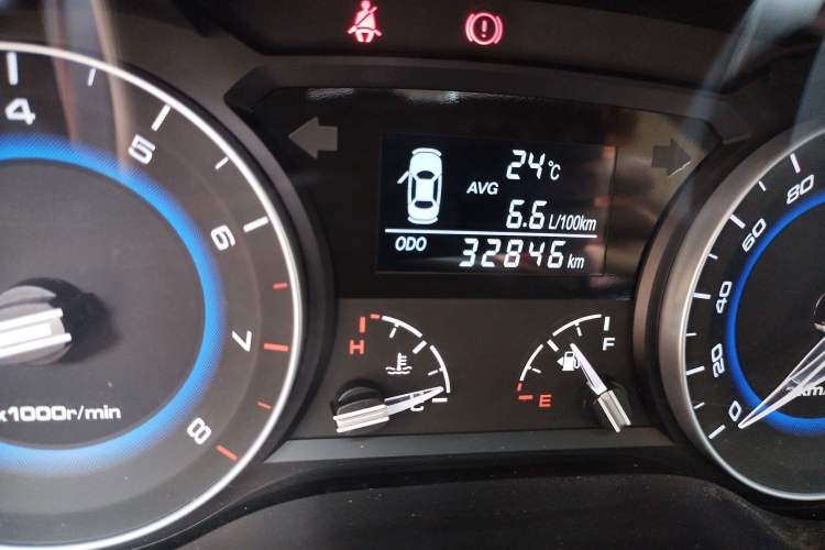 Used CHANGAN Alsvin V7 2016 1.6L Manual LeShang Model China V Standard Odometer Close Up