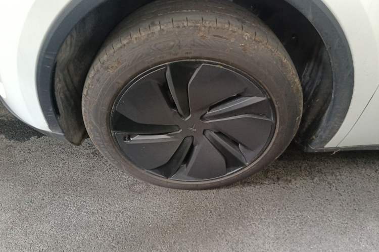 Used Tesla Model Y 2025 Rear-Wheel-Drive Version Left Front Wheel Hub