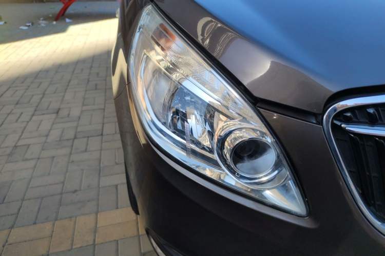 Used Buick GL8 2017 25S Prestige Version China V Standard Right Front Headlight