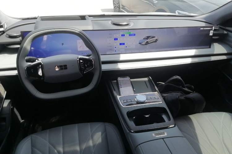 Used Geely Galaxy E8 2025 700 km Long-Range Intelligent Driving Version Center Console