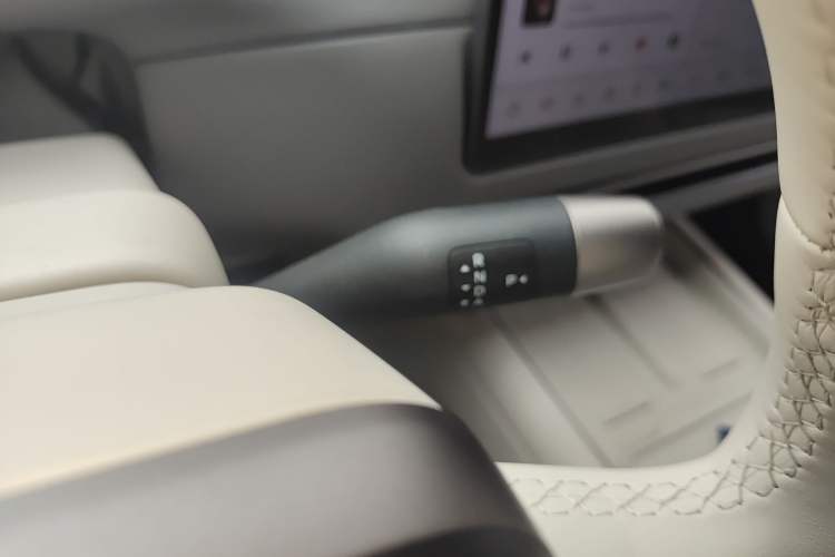 Used Li Auto i6 2025 Model Four-Wheel-Drive Standard Type
