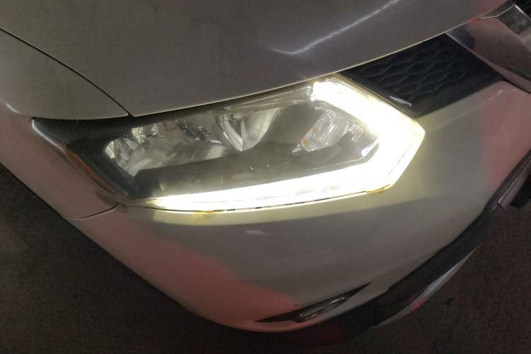 Used Nissan X-Trail 2015 2.0L CVT Comfort MAX Edition 2WD
