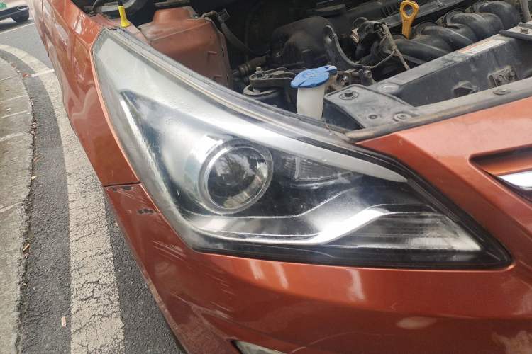 Used Hyundai Verna Ray 2014 1.6L Automatic TOP Right Front Headlight