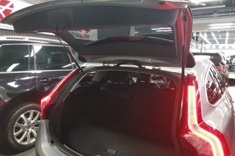 Used Volvo V60 2014 T5 Zhiya Edition