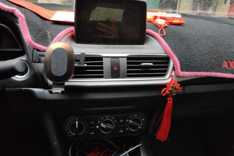 Used Mazda 3 Axela 2017 Sedan 1.5L Manual Comfort Model Emission Standard China V
