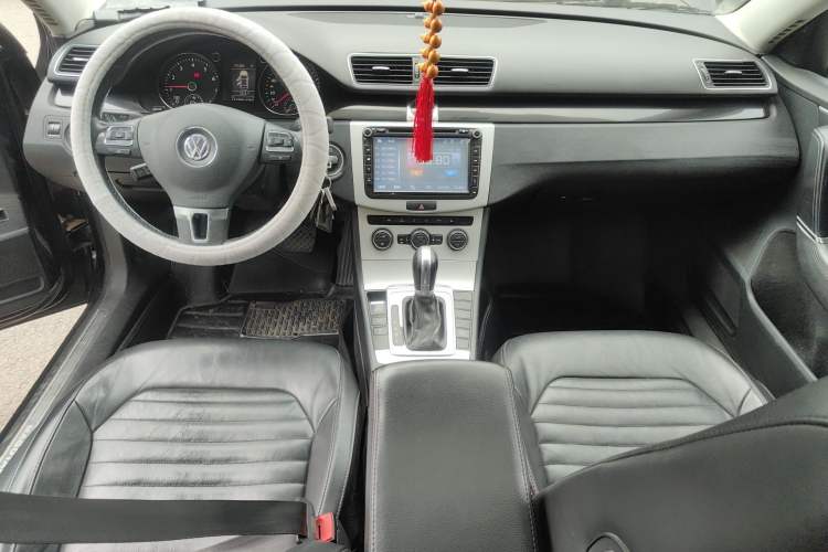 Used Volkswagen Magotan 2013 2.0 TSI Luxury Model Center Console