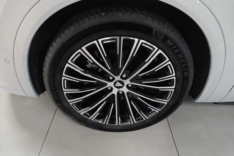 Used Deepal S09 2025 Four-Wheel Drive Ultra+ Custom Edition
