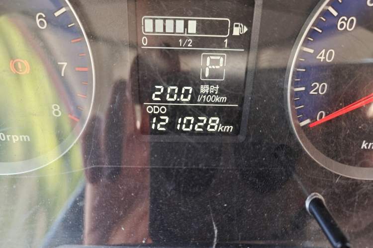 Used Venucia R50 2015 1.6L Automatic Fashion Edition Odometer Close Up