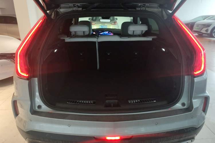 Used Cadillac XT4 2024 28T Two-Wheel-Drive Prestige Version Trunk