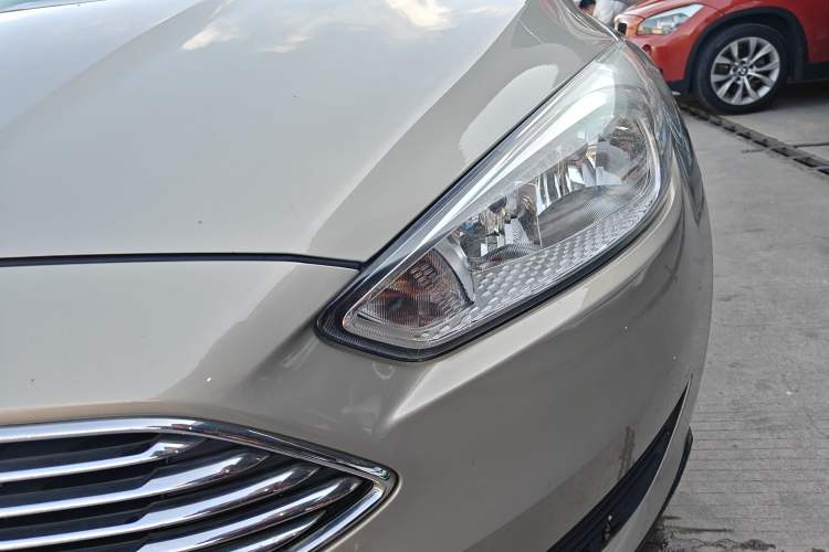 Used Ford Focus 2018 Sedan Classic 1.6L Automatic Comfort Plus Smart Drive Version