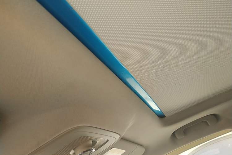 Used Roewe RX5 2016 20T Two-Wheel Drive Automatic Internet Smart Edition
