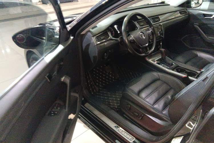 Used Volkswagen Passat 2017 330TSI DSG Luxury Edition
