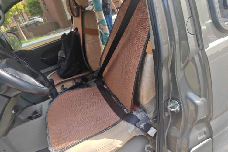 Used FORTHING Lingzhi 2016 V3 1.5L 7-Seater Comfort Model China V Standard Left Rear Seat