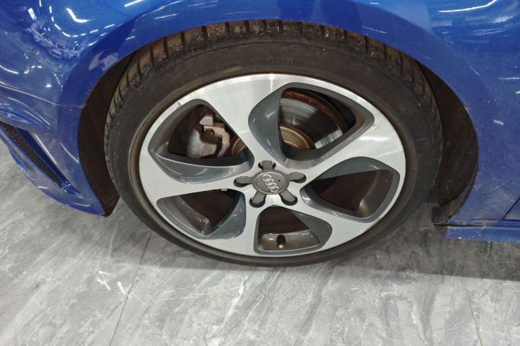 Used Audi A3 2015 Sportback 45 TFSI S line sports model Left Front Wheel Hub