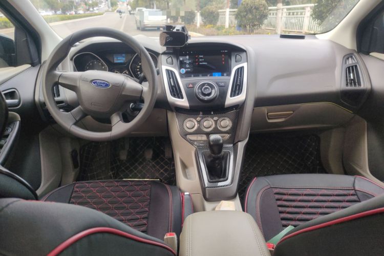 Used Ford Focus 2012 Sedan 1.6L Manual Comfort Model
