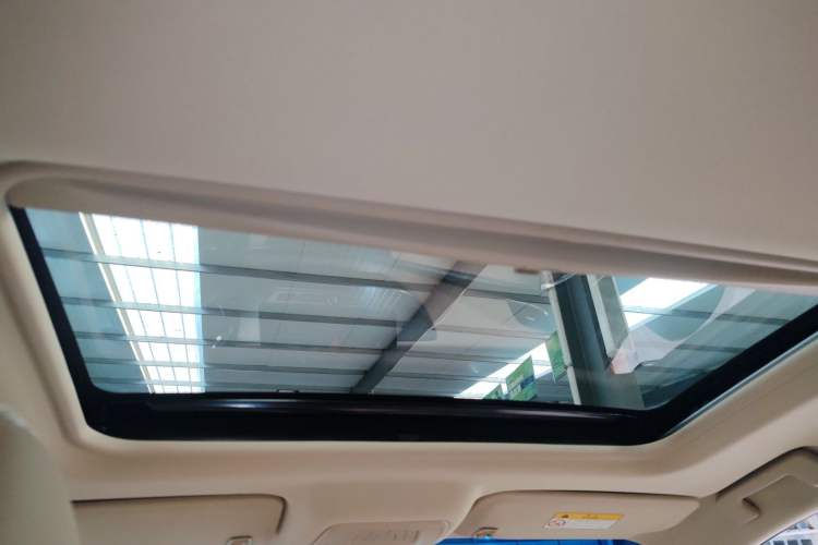 Used Buick GL8 2023 Facelifted Land Cruiser Executive Luxury Version