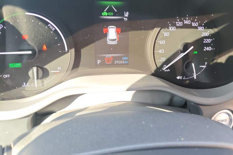 Used Toyota SIENNA 2023 2.5L Hybrid Comfort Edition Odometer Close Up