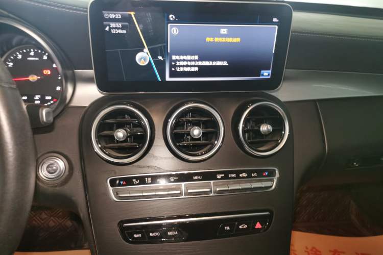 Used Mercedes-Benz C-Class 2019 C 180 L Fashion Edition Sport Version Audio And AC Panel