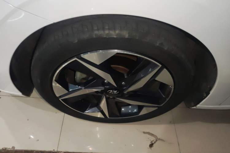 Used Hyundai Elantra 2021 1.5L CVT LUX Prestige Edition Left Front Wheel Hub