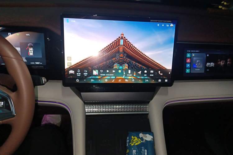 Used BYD Xia 2025 DM-i 1.5T 180km Excellence Model Audio And AC Panel