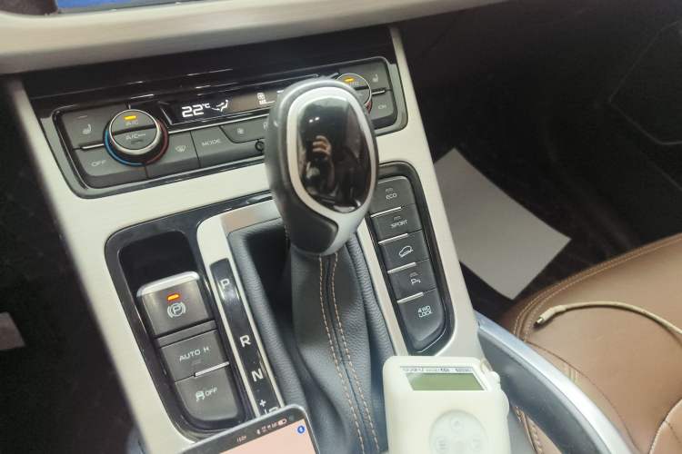 Used Geely Auto Emgrand X7 Sport 2016 1.8TD Automatic All-Wheel-Drive ZhiZun Edition Gear Lever