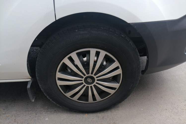 Used Ford Transit 2023 2.0T Diesel Manual Multifunction Commercial Vehicle Mid-axle Mid-roof 5/6 Seats
