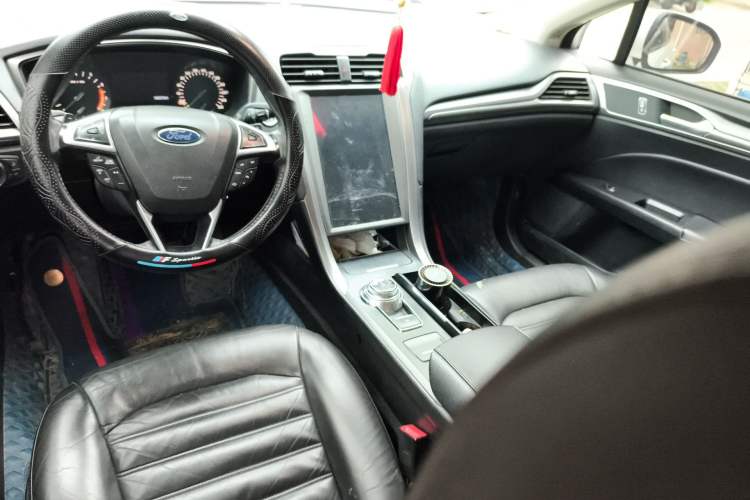 Used Ford Mondeo 2017 EcoBoost 180 Stylish Model Center Console