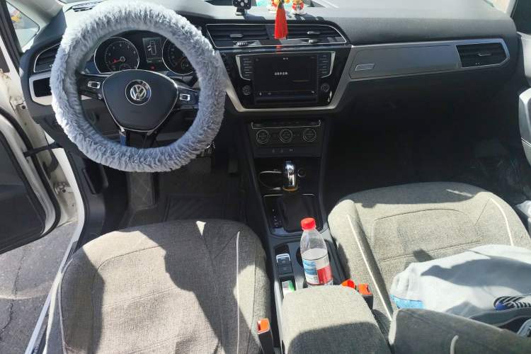 Used Volkswagen Touran 2018 Volkswagen Touran L 280TSI DSG Comfort Edition 7 Seats China V Emission Standard Center Console