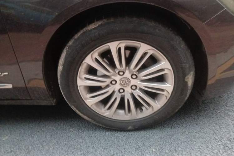 Used Buick LaCrosse 2016 20T Luxury Model Right Front Wheel Hub