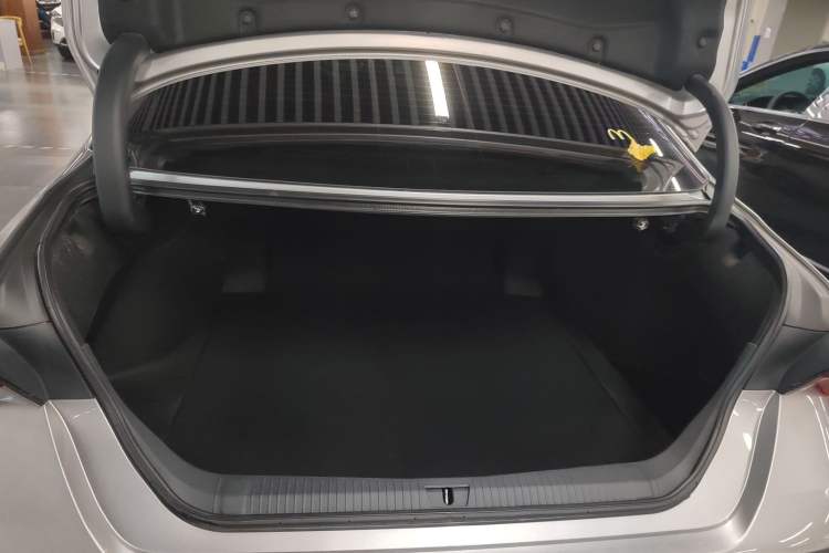 Used Toyota Avalon 2022 2.5L Luxury Edition Trunk