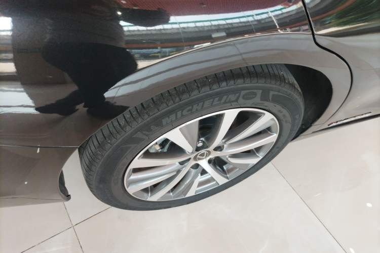 Used Lexus ES 2020 300h Premier Edition
