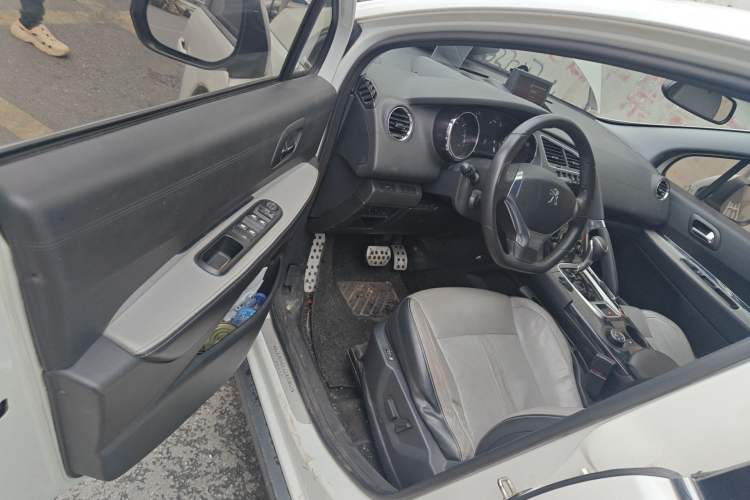 Used Peugeot 3008 2013 1.6THP Roland Garros Edition Driver Seat