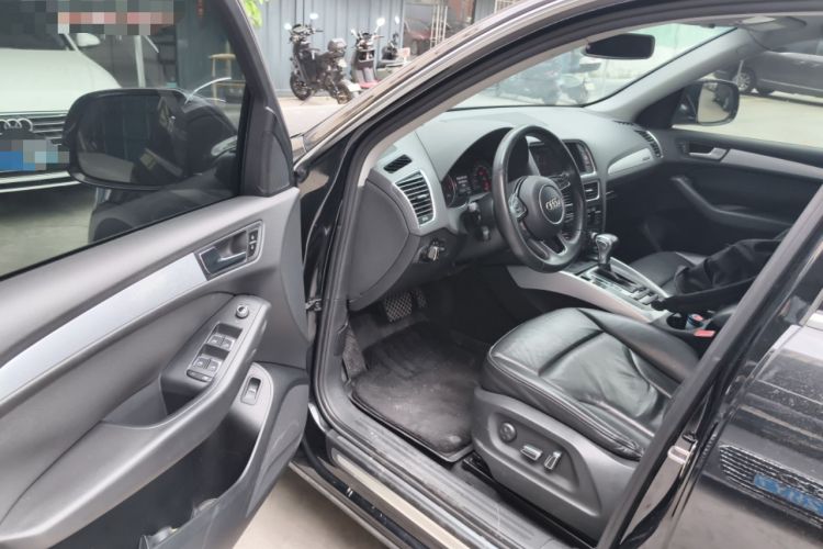 Used Audi Q5 2013 40 TFSI Technology Edition Driver Seat