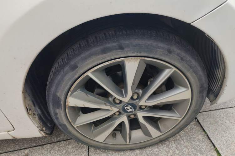 Used Hyundai Elantra (5th Generation / Langdong) 2015 1.6L Automatic Leading Model Right Front Wheel Hub