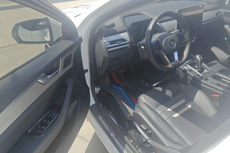 Used BYD Qin Pro 2019 Super Edition 1.5TI Automatic Smart Connect Enjoyment Model China VI Standard Driver Seat