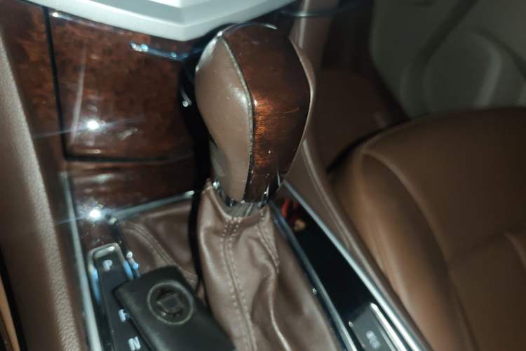 Used Cadillac SRX 2011 3.0L Luxury Model Gear Lever