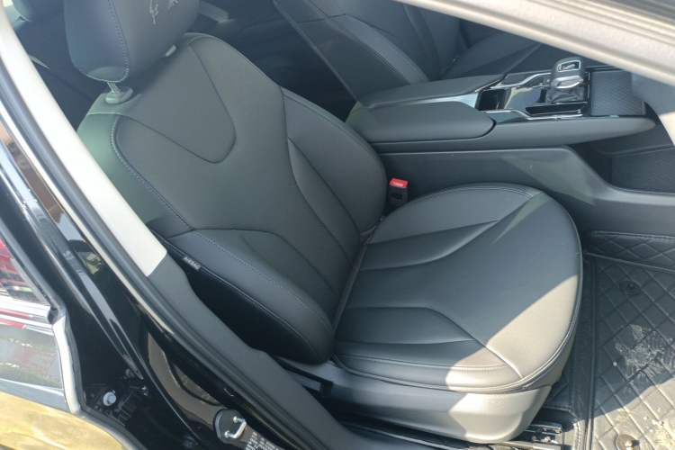 Used Hongqi E-QM5 2023 Revised Version Basic Travel Edition Right Front Seat