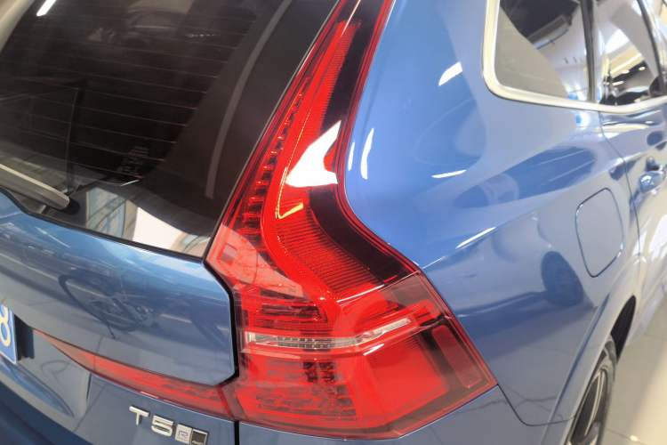 Used Volvo XC60 2019 T5 4x4 Smart & Dynamic Sport Edition China VI Standard