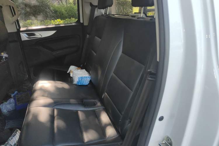 Used Great Wall Poer 2021 2.0T Commercial Version Automatic Diesel Two-Wheel Drive Elite Trim with Long Bed – GW4D20M Left Rear Seat