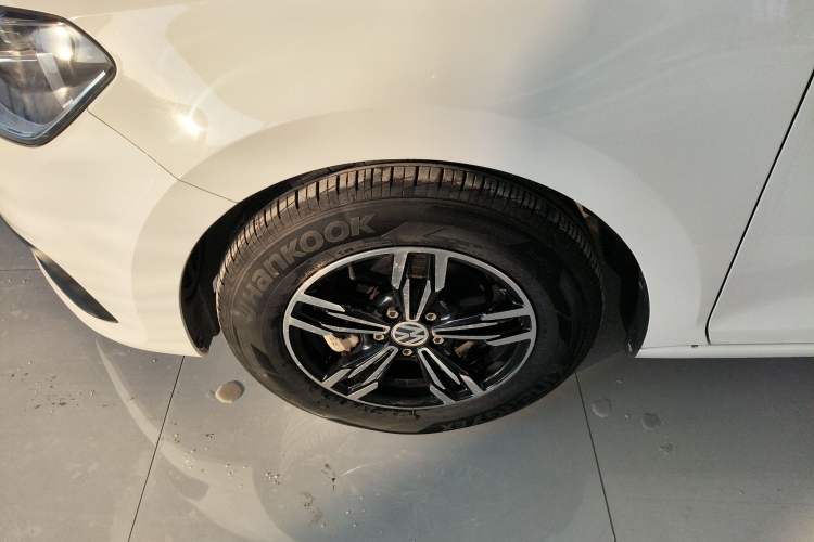 Used Volkswagen Santana 2016 1.6L Manual Fashion Edition Exterior 7